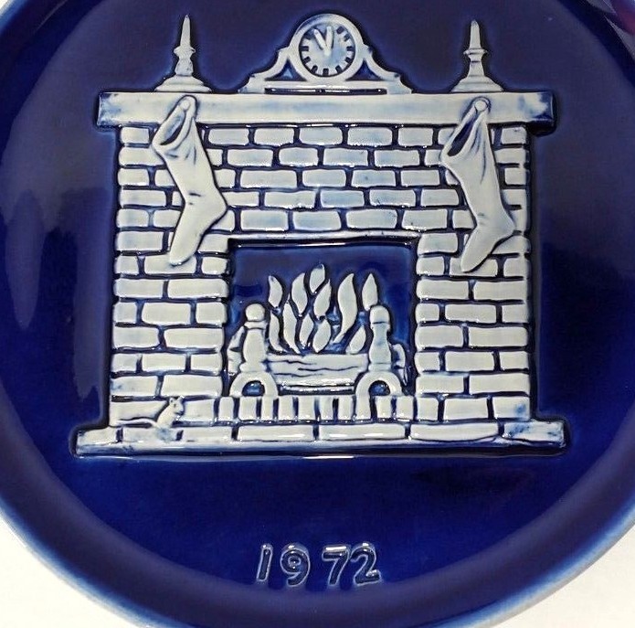 Royal Rockwood Christmas Plate Limited Edition 1972 England Cobalt Blue & White