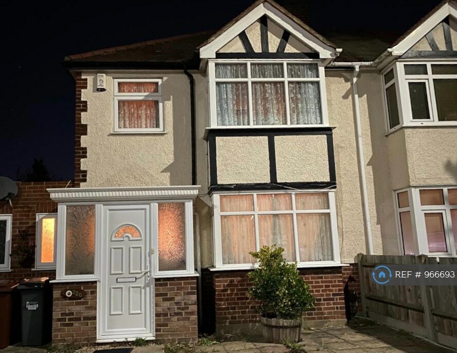 4 bedroom house in Bedfont Lane, Feltham, TW14 (4 bed) (966693) in