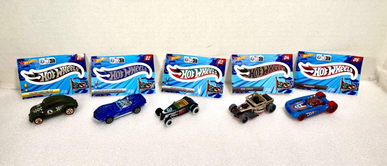 Hot Wheels 56 CHASE モデル ミニカー 2台セット Amazon.com: Hot Wheels 56th Anniversary Pearl & Chrome w