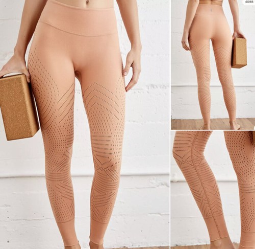 

Леггинсы Free People с самостоятельным подолом и бесшовными вырезами и отверстиями /S $118, Desert dune