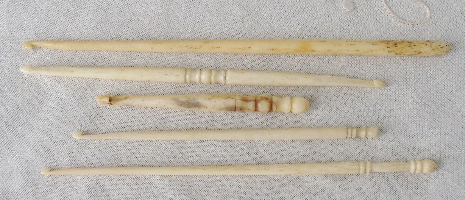 Lot of 5 Antique Carved Bovine Bone Crochet Hooks 1 with Double Ended Hook