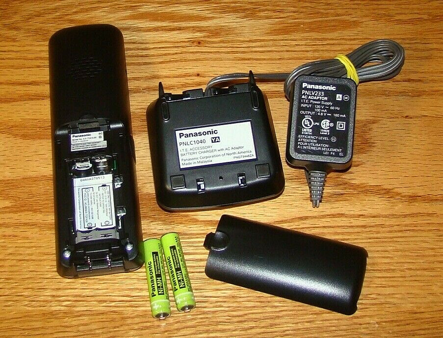 Panasonic KX-TGFA30 M Handset / Panasonic Charger Base PNLC1040 Works