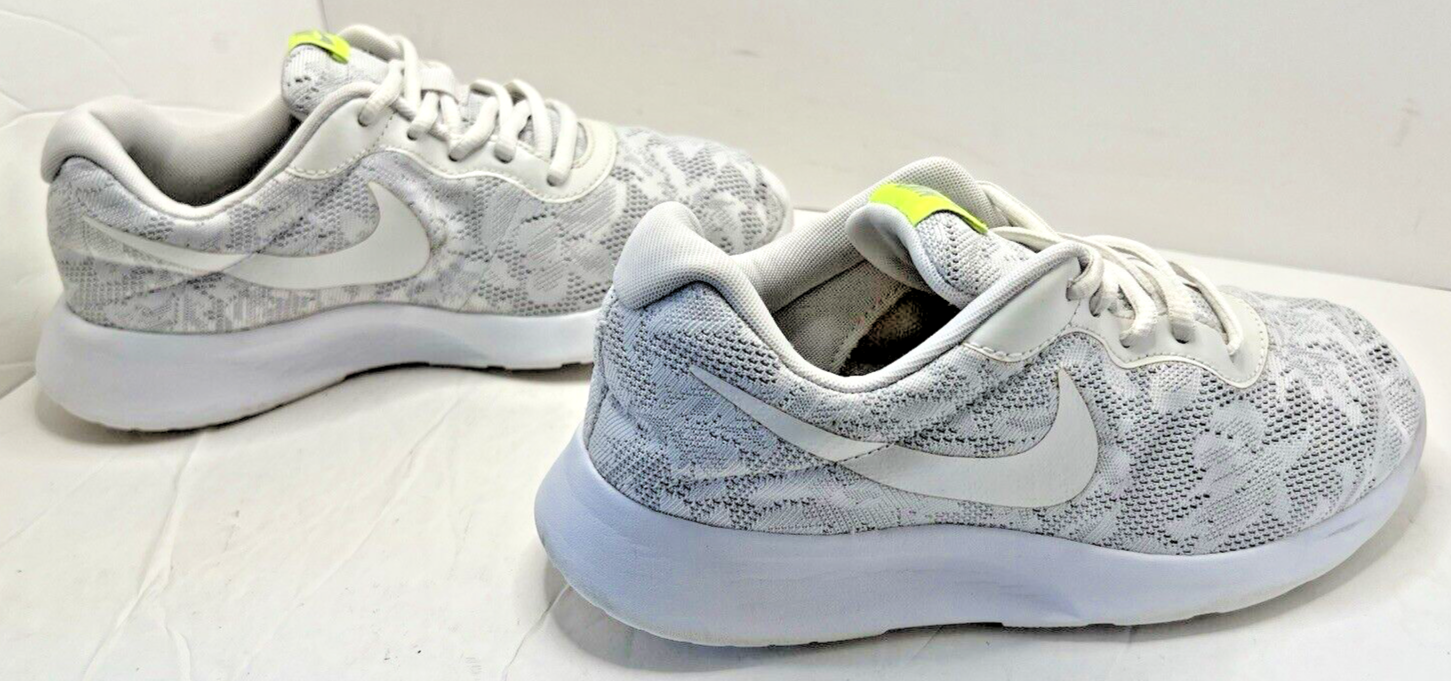 Nike Women's Tanjun ENG Size 7 902865-100 Prism/white Mesh
