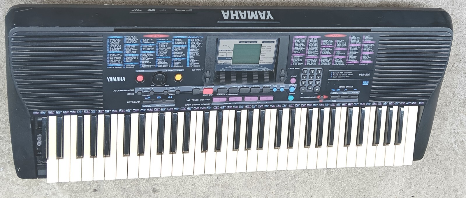 Yamaha Portatone PSR-220 Portable Keyboard - TESTED read