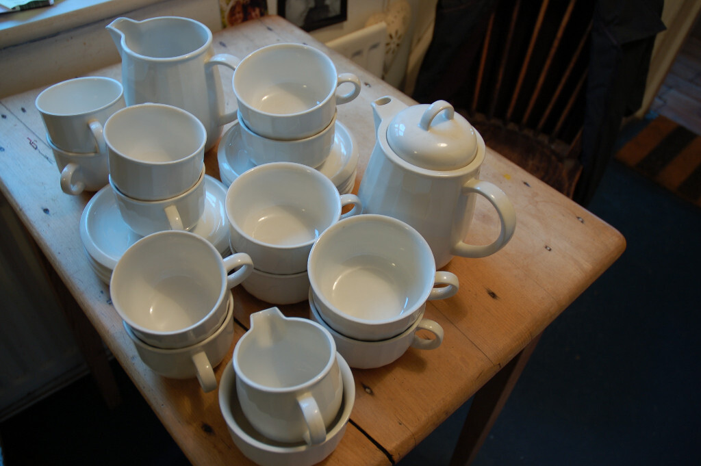 Bianca white Habitat retro tea/coffee pot, 3 jugs, sugar bowl, 6 large