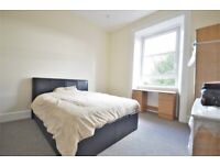 DOUBLE BEDROOM with en suite for flat share - top floor flat in Polwarth - available October