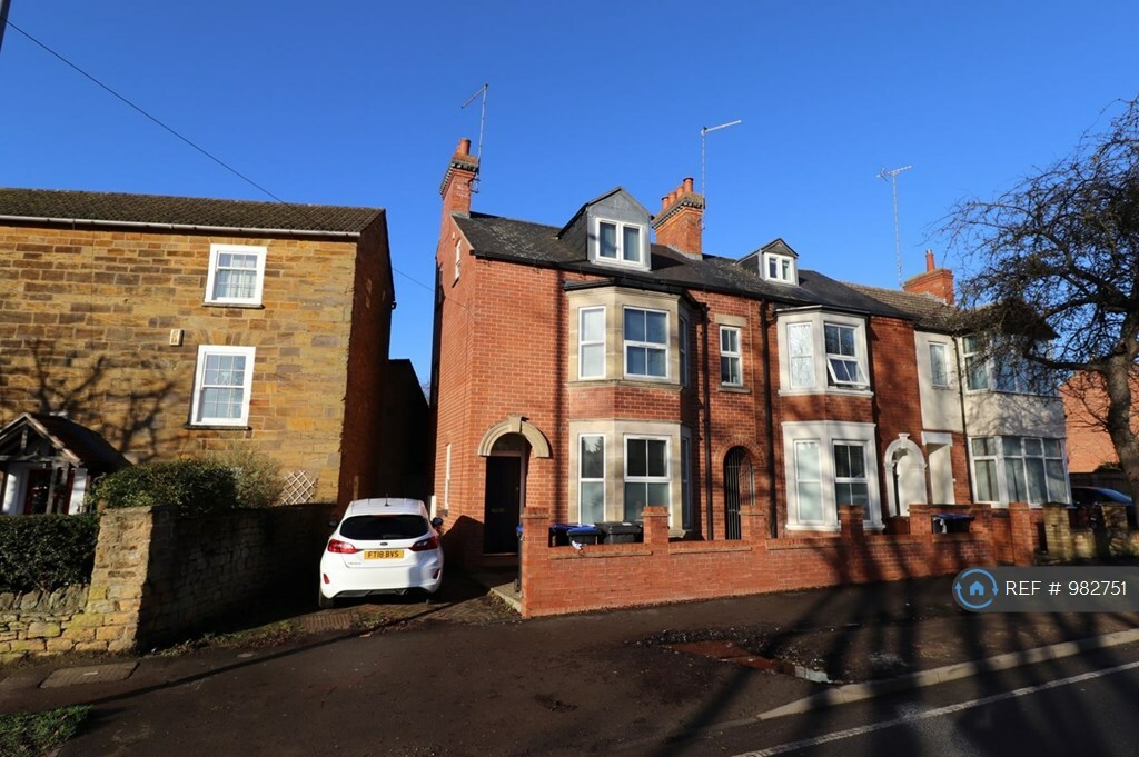1 bedroom in Boughton Green Road, Northampton, NN2 (982751) in