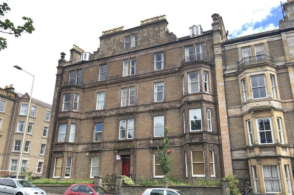 5 Blackness Avenue, Dundee. Spacious, 4 Bedroom, Student Flat. Close to