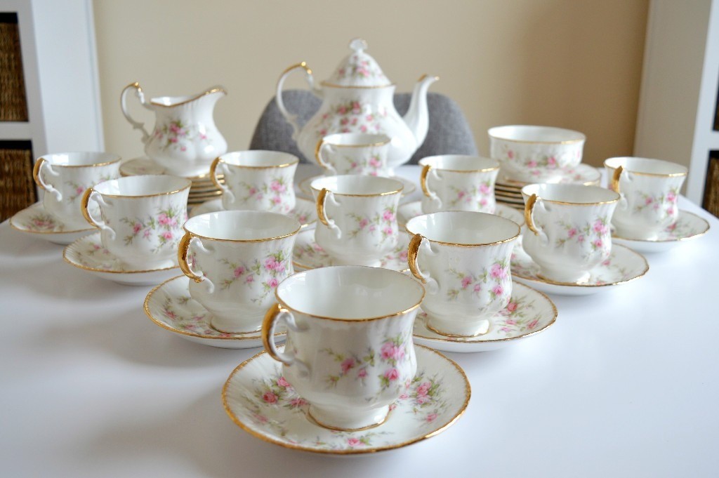 Victoriana Rose China Tea Set Vintage Paragon in Swindon, Wiltshire