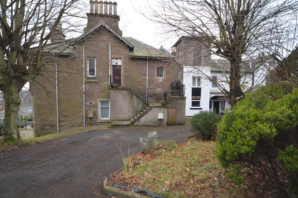 2 bedroom flat in Camphill Road, Broughty Ferry, Dundee, DD5 2JA in