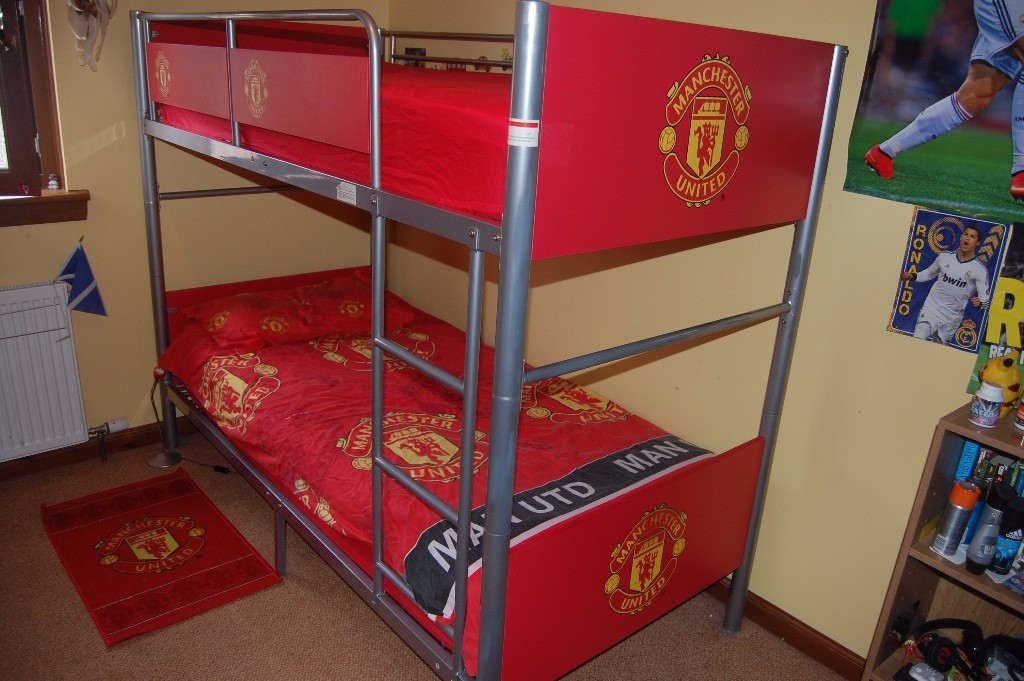 Manchester Utd bunk bed with bedding and accessories in Brechin