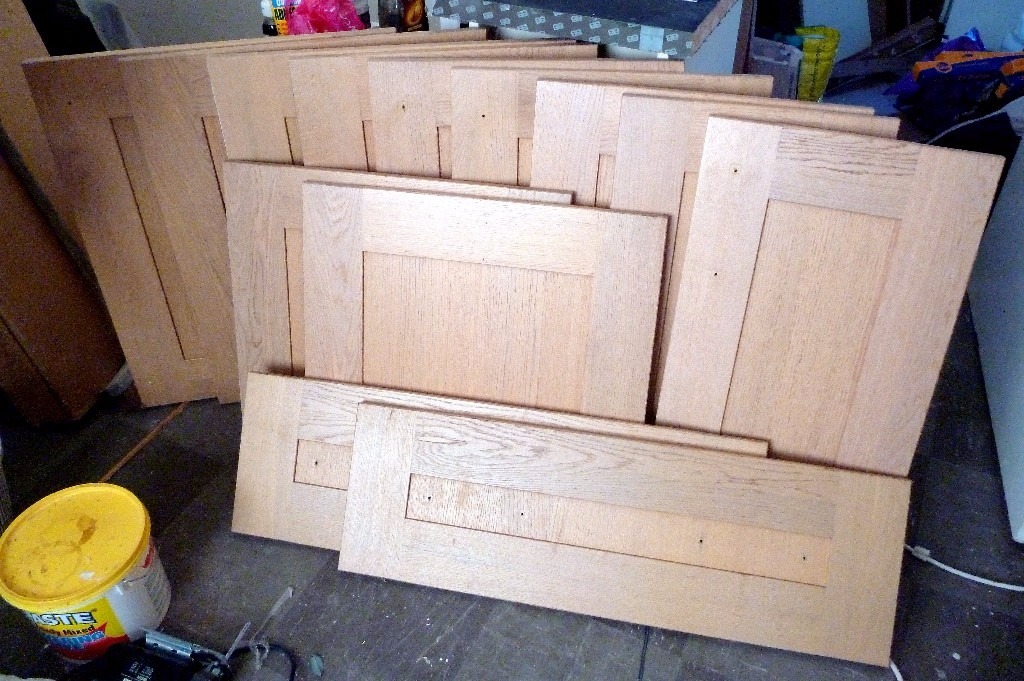 SELECTION OF SOLID WOOD USED KITCHEN CUPBOARD DOORS. (HOWDENS ) in
