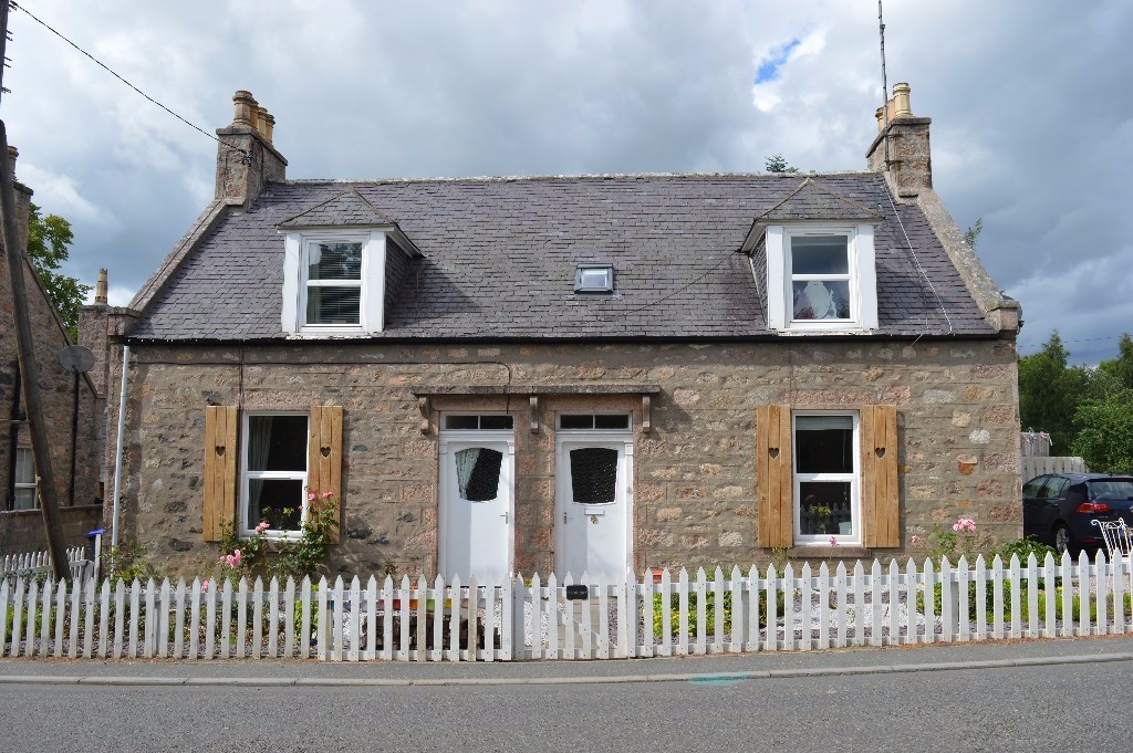 Beautiful Four Bedroom Detached House including One Bedroom in Insch