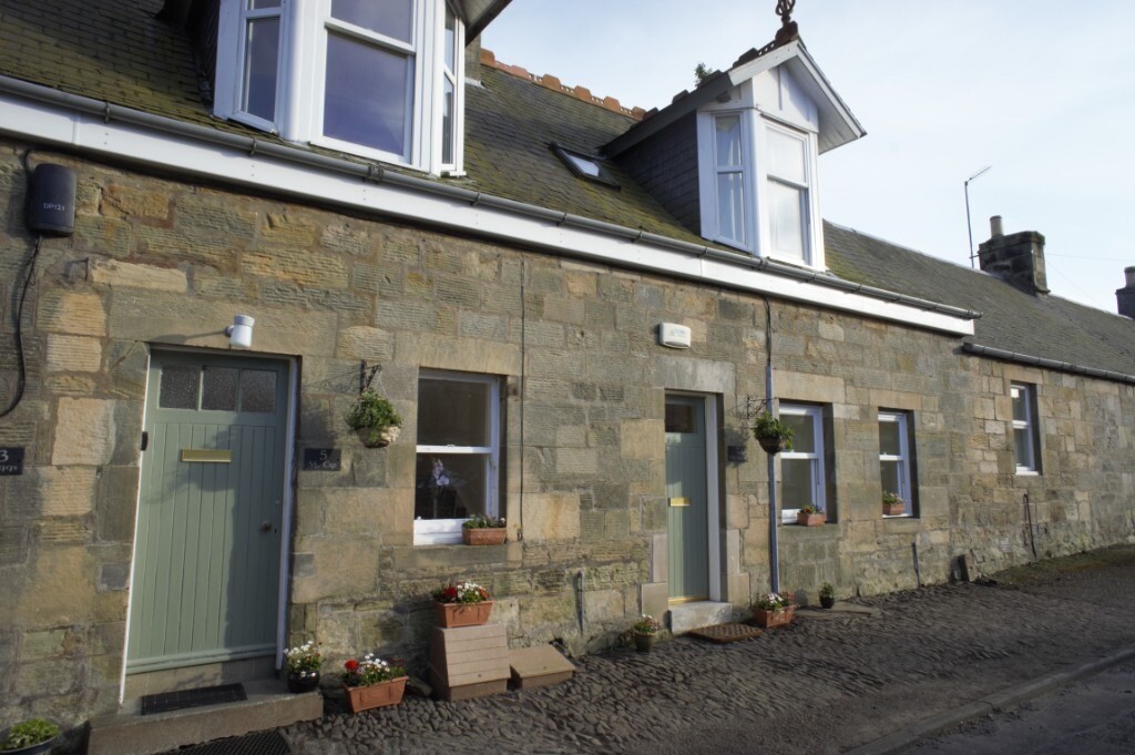 Superb one bedroom cottage in the picturesque village of Ceres, with