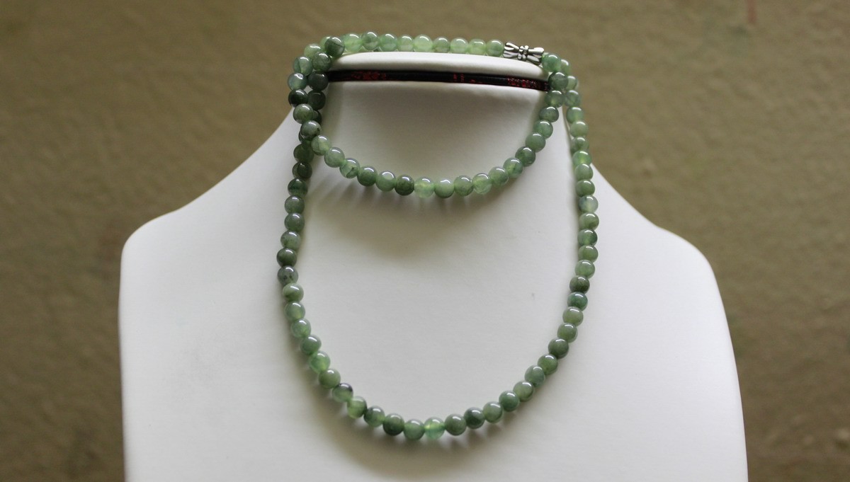 100% Natural Untreated Grade "A" Beautiful Green Jadeite Bead Necklace 5.6mm 20" 100% Natural Untreated Grade "A" Beautiful Green Jadeite Bead Necklace 5.6mm 20"