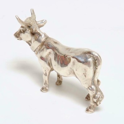 RARE ANTIQUE MINIATURE 800 GERMAN SILVER COW FIGURINE KEEPSAKE PILL BOX