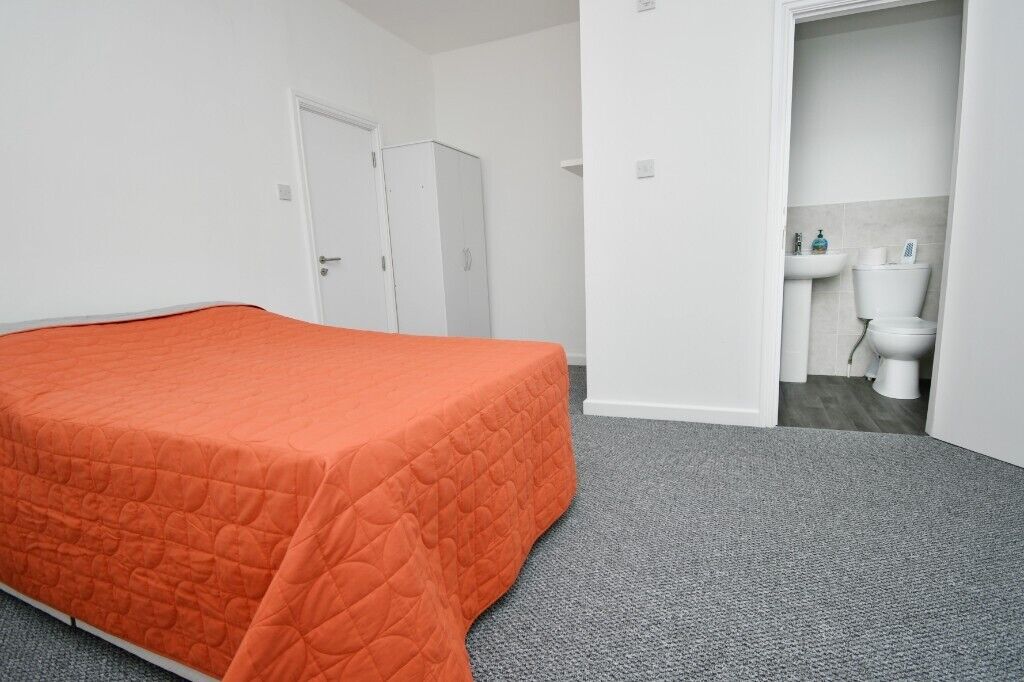 ***Luxury Student Houseshare, NEWLY REFURBISHED, Bills and wi-fi included!***