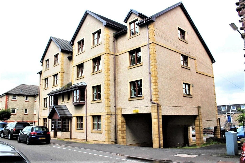 2 bedroom spacious unfurnished apartment in Perth, Perth and Kinross