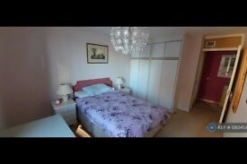 1 bedroom in Vicarage Crescent, London, SW11 (#1293453)
