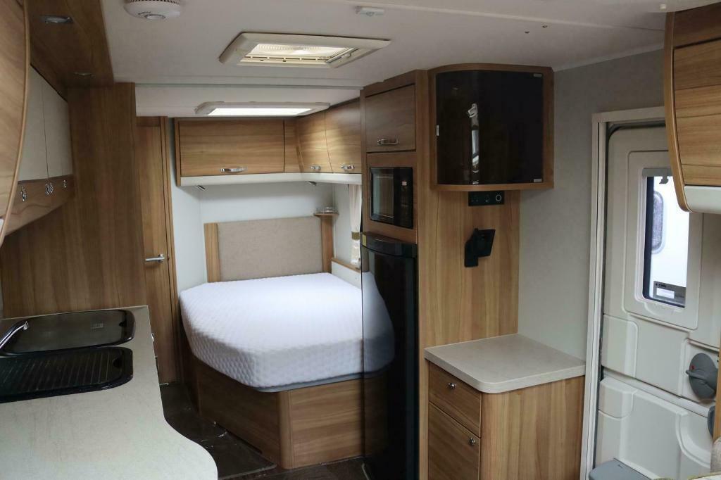 Elddis Crusader Super Sirocco SoLiD 2014 4 Berth Fixed Bed Twin Axle Caravan 