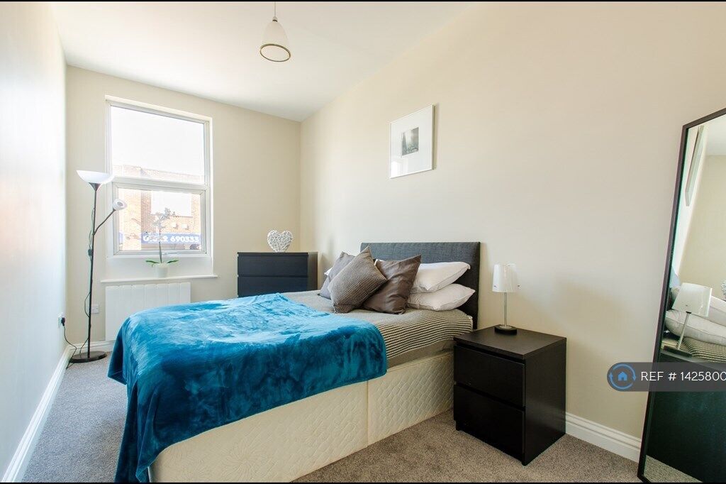 1 bedroom flat in Upper Stone Street, Maidstone, ME15 (1 bed) (#1425800)