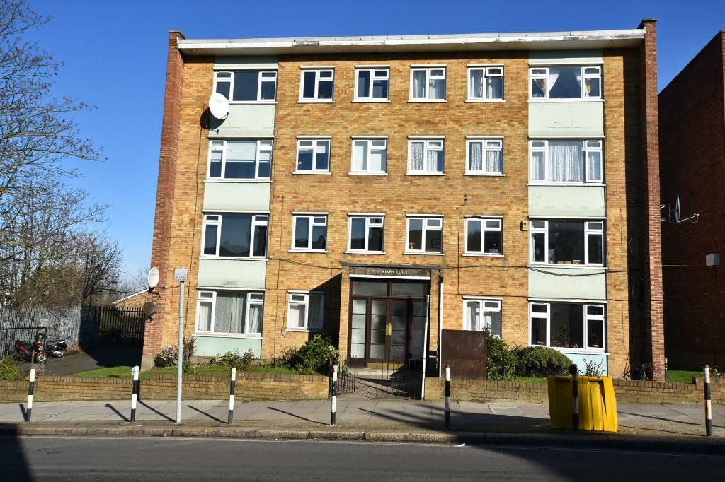 2 bedroom flat in St. Asaphs Court Asaph Road, London, SE4 in New