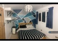1 bedroom in Rowlands Close, London, NW7 (#1553595)