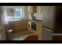 3 bedroom flat in Odessa Road, London, E7 (3 bed) (#984441)