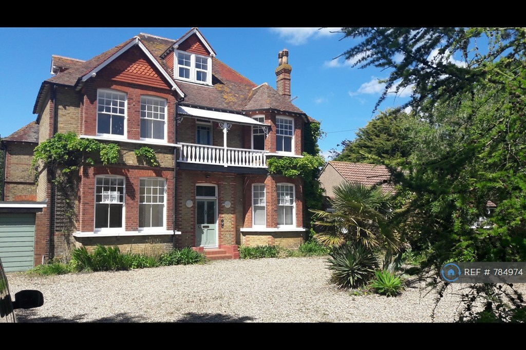 Studio flat in Alpha Road, Birchington, CT7 (784974) in Birchington