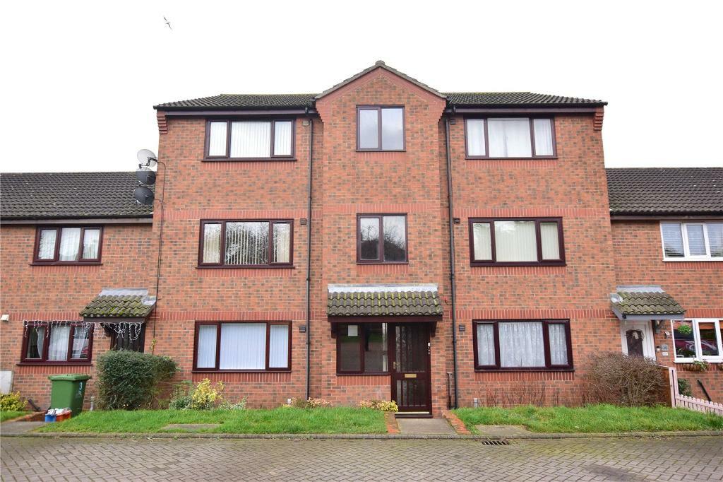 Studio flat in Baroness Court, Grimsby, Lincolnshire, DN34 in Grimsby