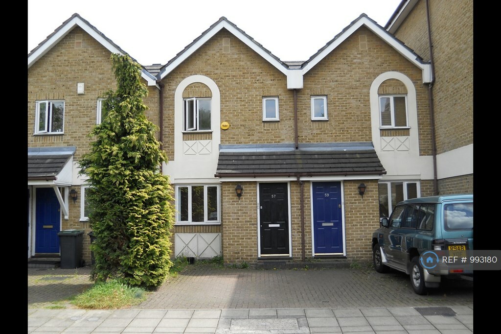 2 bedroom house in Water Lane, London, SE14 (2 bed) (993180) in New