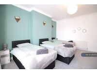 2 bedroom flat in Curzon Street, Gateshead, NE8 (2 bed) (#1364372)