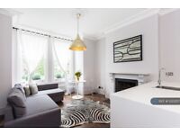 2 bedroom flat in Prince Of Wales Drive, London, SW11 (2 bed) (#1323257)