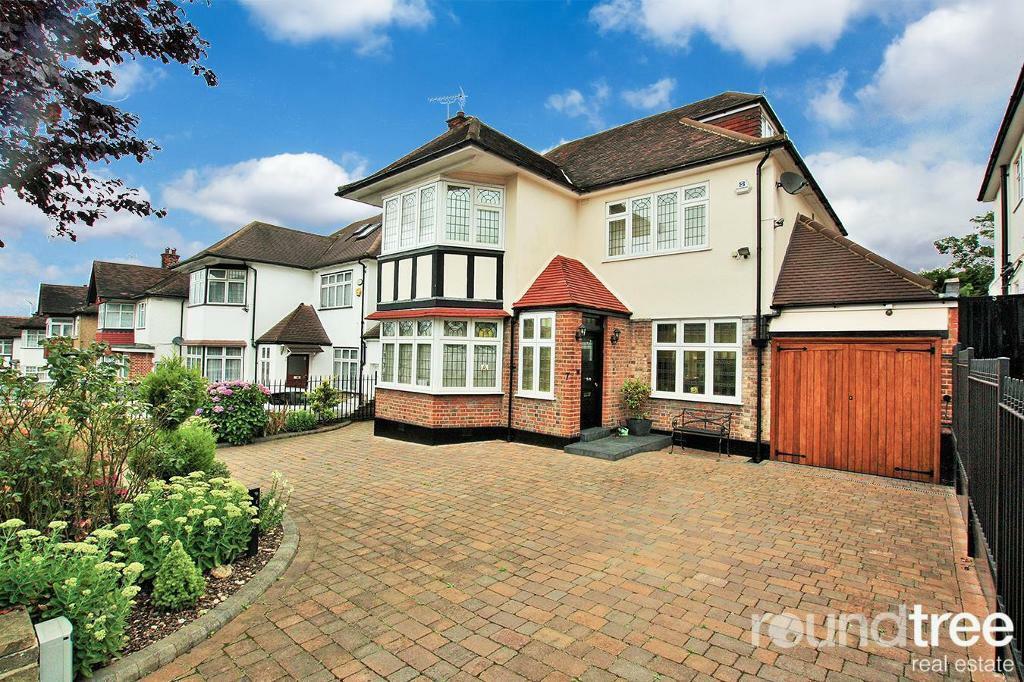 5 bedroom house in Woodward Avenue, Hendon, London NW4 in Hendon