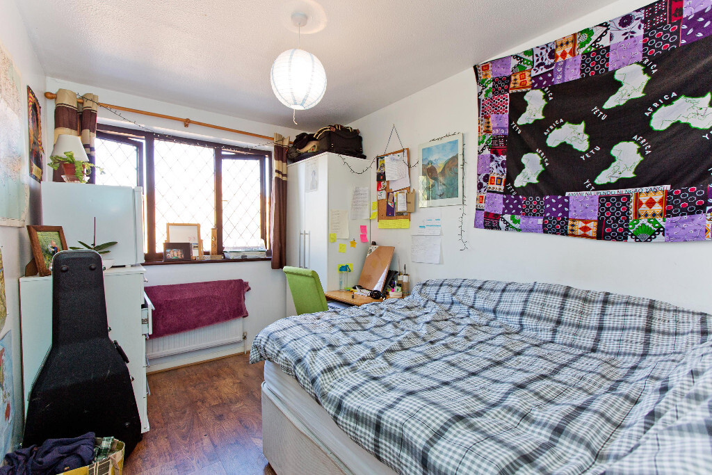 DOUBLE ROOMS TO RENT NEAR KING HOSPITAL AND ROMFORD QUEE`S