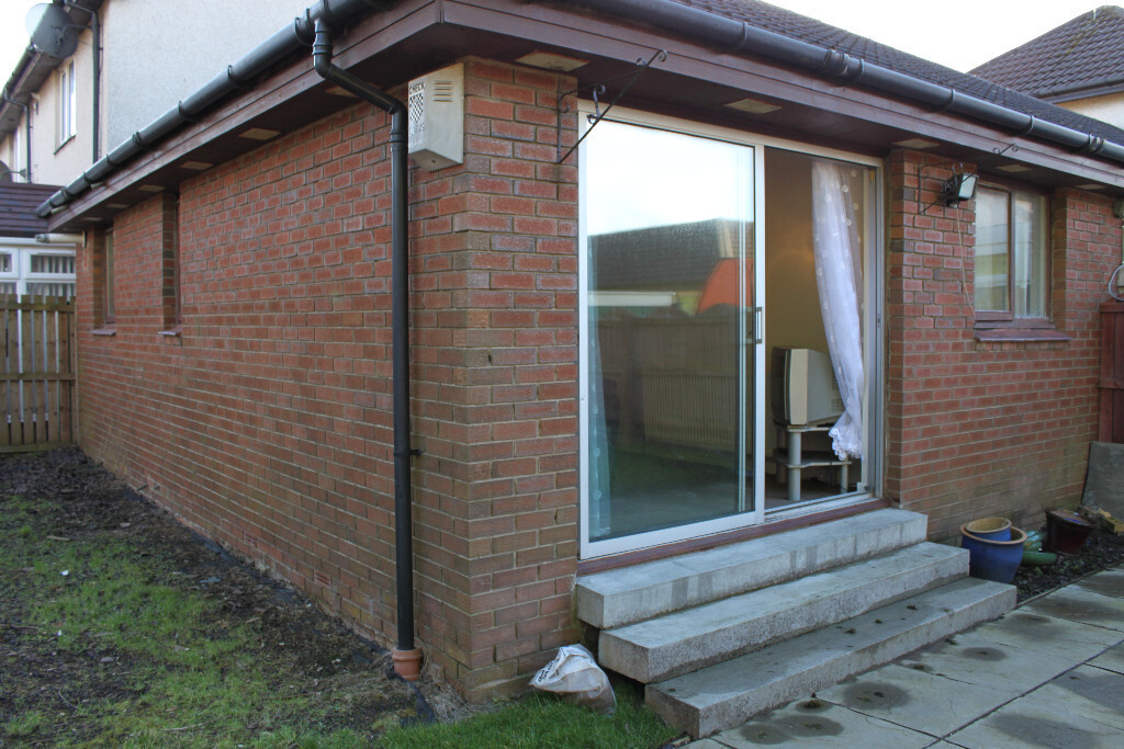 1 Bedroom House/ Bungalow with private Garden in Motherwell, North