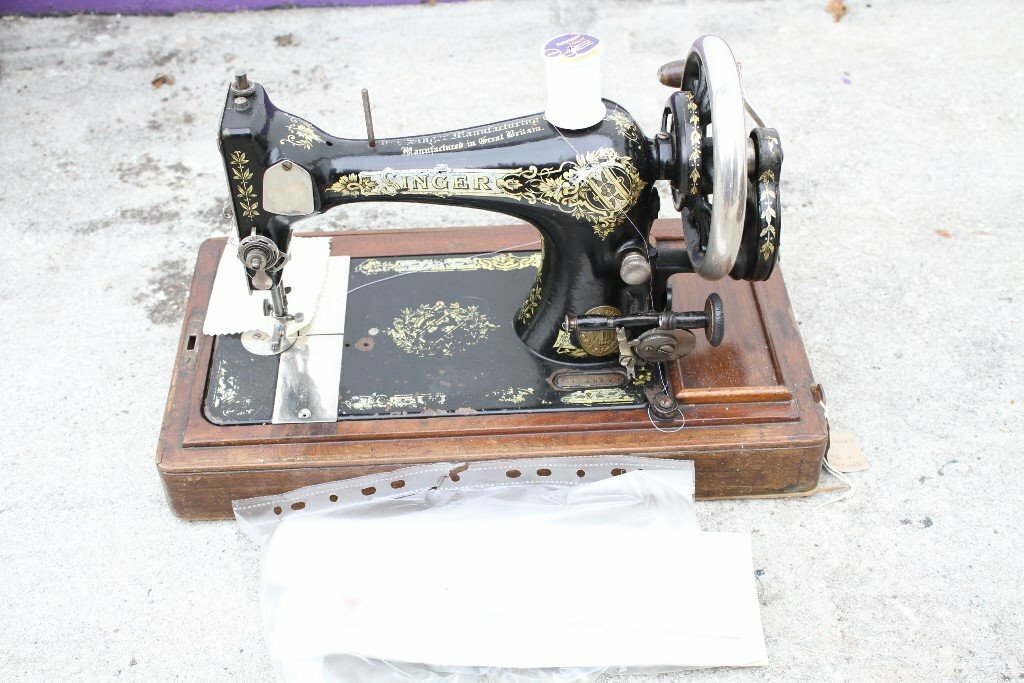 Vintage singer sewing machine hand crank no case GWO & instructions
