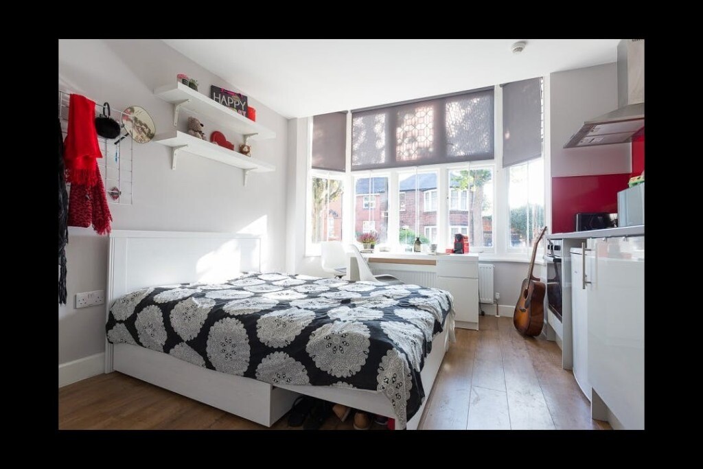 STUDENT ROOM TO RENT IN LEICESTER. ENSUITE AND STUDIO ROOMS ARE