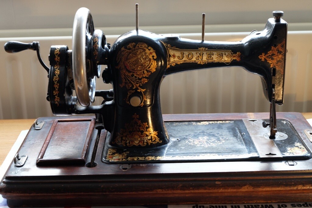 Beautiful Jones 'Cylinder Shuttle' vintage sewing machine in working