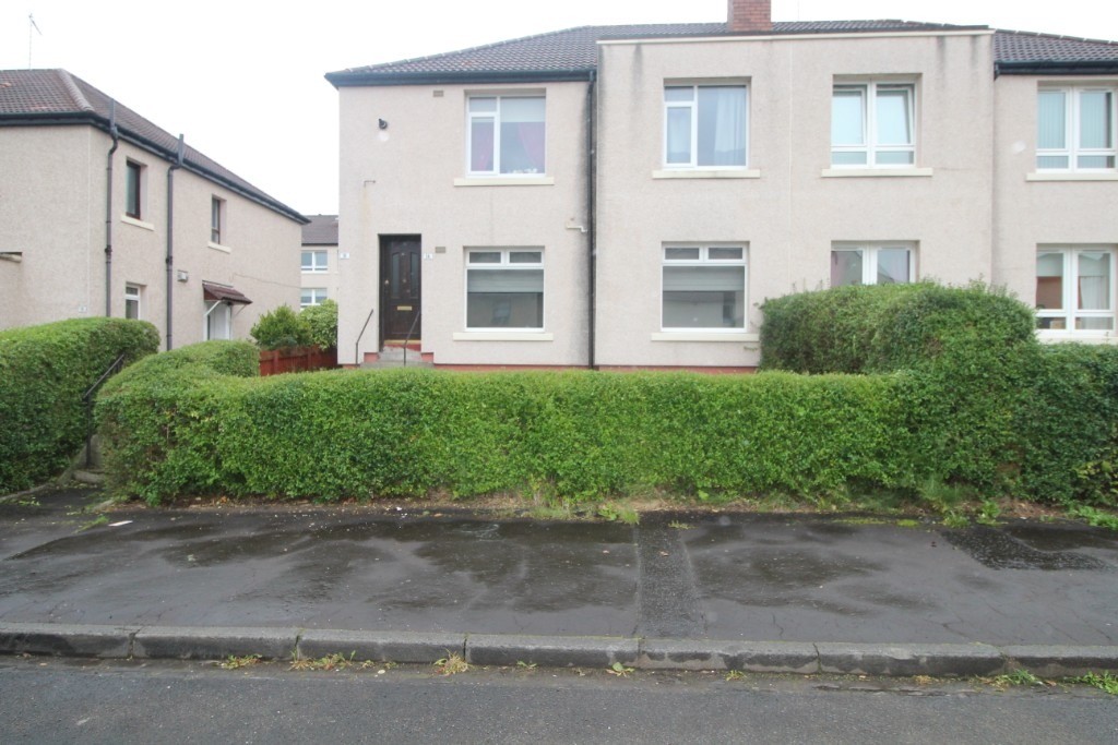 Two Bedroom Lower Cottage Flat in Clydebank, West Dunbartonshire