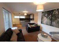 2 bedroom flat in Hulme High Street, Manchester, M15 (2 bed) (#1566973)