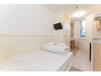Studio for Long Lets Swiss Cottage £1000 pcm all bills and WIFI
