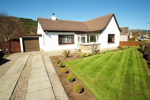 5 Bedroom Detached Ideal Family Home For Sale By Golf Course