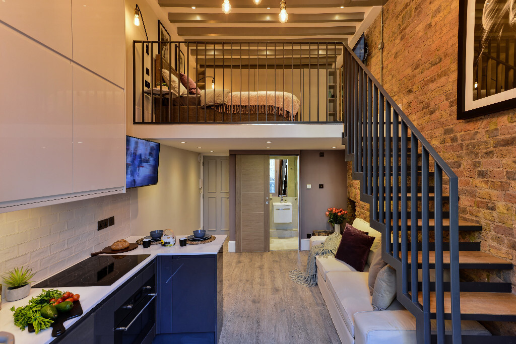 1 month minimum! Split level luxury flat with a balcony in South Ken all inclusive, fully