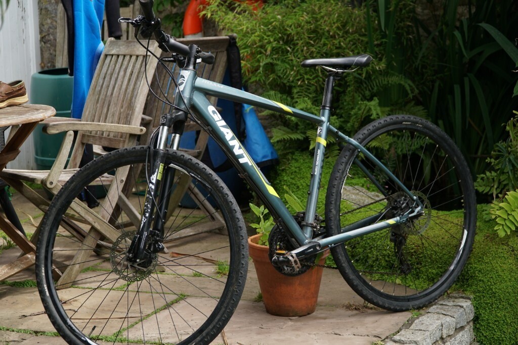 Giant Roam 2 Hybrid Mountain/Road Bike 2016 OPEN TO OFFERS ...