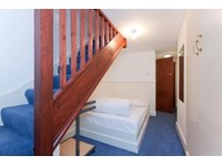 Gallery Studio Swiss Cottage for Long lets £1100 PCM all bills included