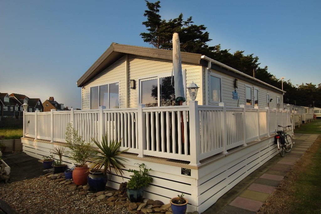 Private sale 2016 Willerby Cadence Lodge. 2bedrooms. Decking included