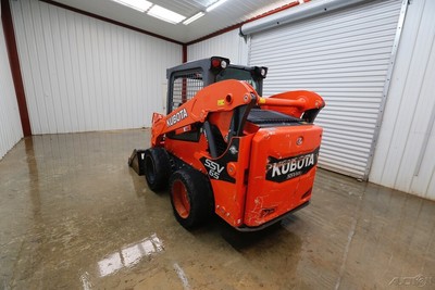 2017 KUBOTA SSV65 SKID STEER WHEEL LOADER, 2-SPEED, PILOT CONTROLS!