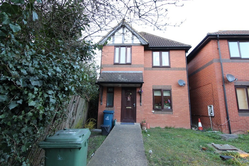 3 Detached Bedroom House London