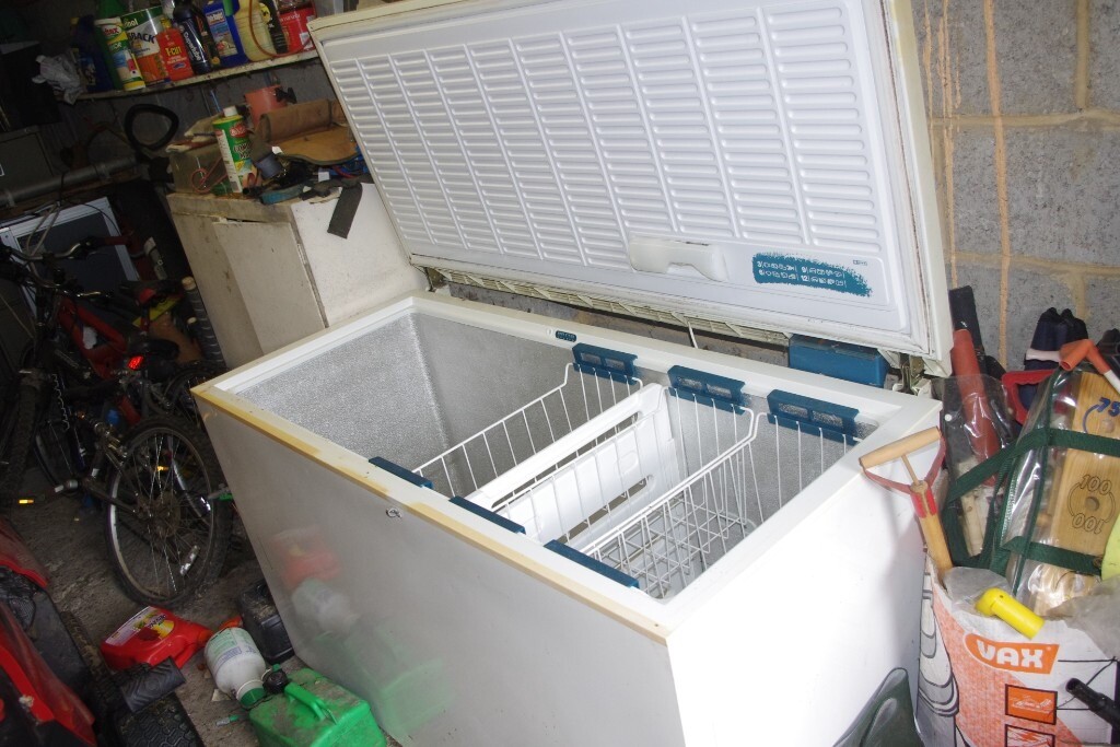 Free chest freezer, old but works. buyer collect in Maidstone, Kent